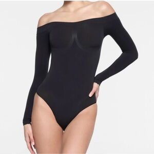 SKIMS *NWOB SEAMLESS SCULPT OFF THE SHOULDER BRIEF BODYSUIT | COLOR: ONYX